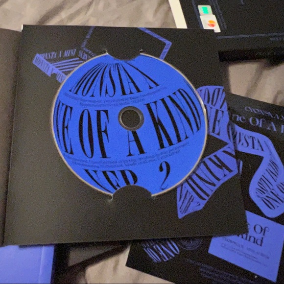 Monsta X One of a Kind Version 2 CD - Picture 2 of 6